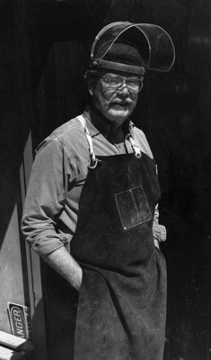 Holt in suede apron